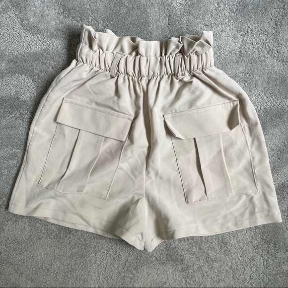 Nasty Gal Stone Beige High Waisted Paperbag Pocket Belted Shorts NWT Size US 2 - Picture 5 of 9